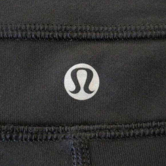 Lulu Lemon Reverse Groove Short - Picture 8 of 12